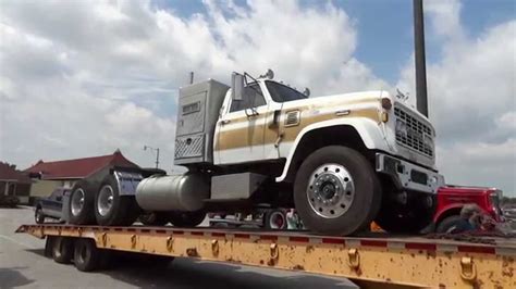 Gmc 9500 With Straight Piped Detroit Diesel Youtube