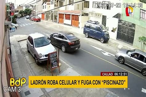 Delincuente Roba Celular Y Al Huir Se Mete Por La Ventana De Un Auto