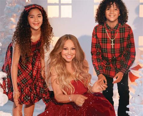 Mariah Carey: My Christmas With Tweens - Read this story on Magzter.com