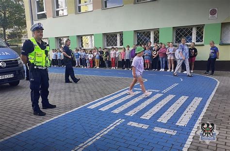 Wizyta policjantów w wałbrzyskiej podstawówce nr 2 Przypominali