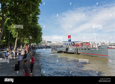 Tattershall castle pub boat hi-res stock photography and images - Alamy