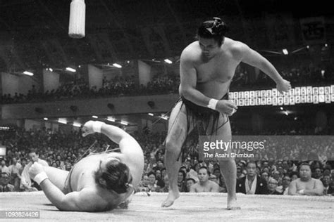 Sumo Wrestler Takamiyama Photos and Premium High Res Pictures - Getty ...