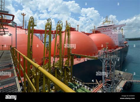 Lng Tanker Shipping Loading Gas In Lng Terminal Stock Photo Alamy