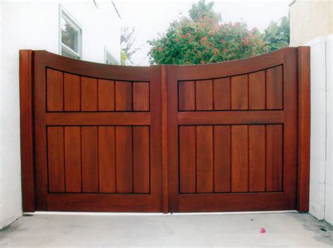 Custom Wood Gates By Garden Passages Premium Wood Gates Features Reverse Arch Double Premium