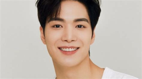 Jr Eks Nu Est Resmi Bergabung Dengan Evermore Entertainment