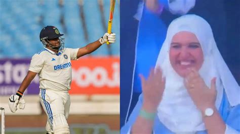 Watch Sarfaraz Khans Wifes Heartwarming Reaction After He Slammed