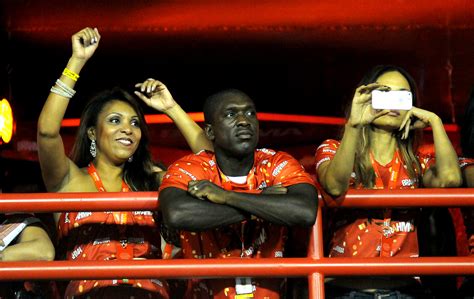 Seedorf Fica Admirado Desfile Da Mangueira Mas N O Assume Torcida