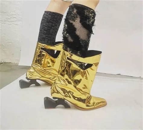 Strange Shoes that Hardly Anyone Will Ever Wear #1 | KLYKER.COM