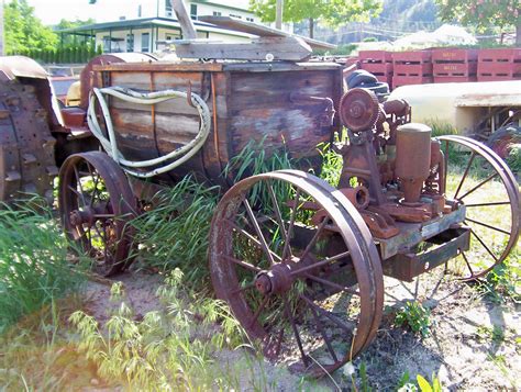 Antique Tractor Photos Page 1