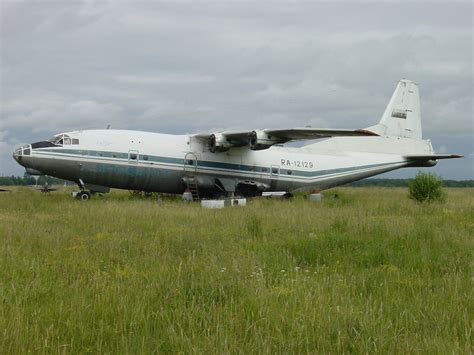 RA-12129 | RA-12129 AN-12B at Ostafyevo 30/06/2002 | BR110 | Flickr