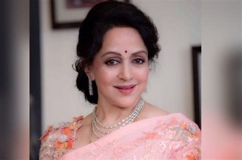 Hema Malini Bday अपनी पहली फिल्म से ही पर्दे पर छाईं हेमा मालिनी ऐसे बनी बॉलीवुड की ड्रीम गर्ल