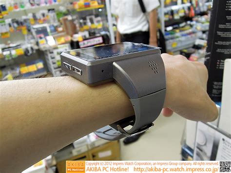 Android Watch Z1 Is Worlds First Android Wrist Computer