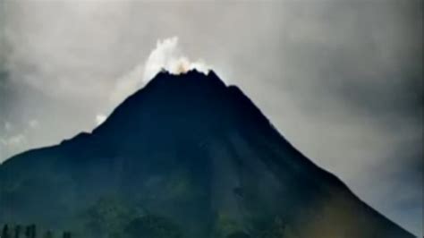 Bpptkg Gunung Merapi Luncurkan Kali Guguran Lava Pijar Ipol Id