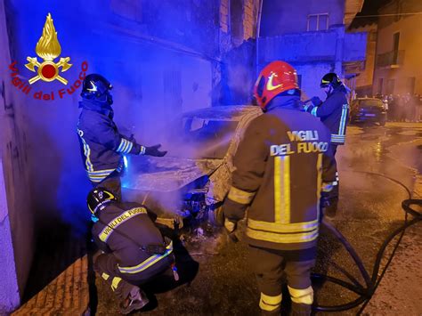 Isola Capo Rizzuto Kr Auto Distrutta Dalle Fiamme Sul Posto