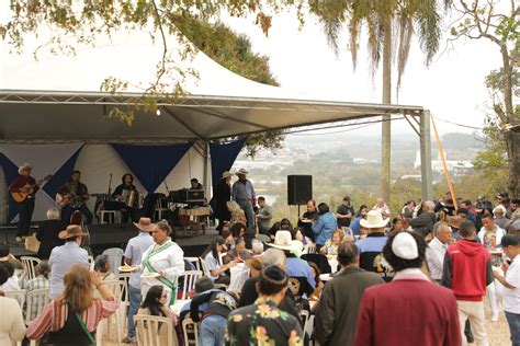 Culin Ria T Pica E M Sica Caipira Animam Rancho Dos Romeiros Na Festa