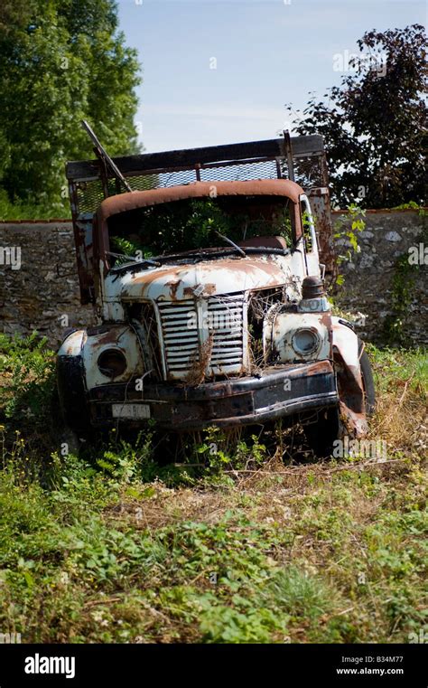 Ancient Rusting Truck Stock Photo Alamy