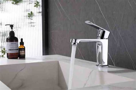 Single Handle Faucet Brass Hot Cold Water Mixer Tap Basin Sink Wash Basin Mixer Taps Basin Mixer