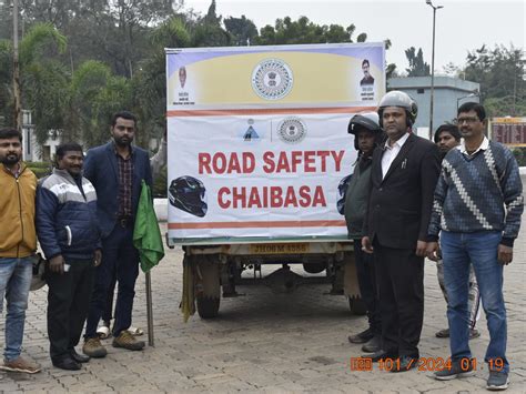 Road Safety Month Begins सड़क सुरक्षा माह का आगाज बगैर हेलमेट पहने गाड़ी चलाई तो लगेगा 1000