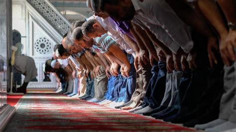 Perintah Luruskan Dan Rapatkan Shaf Dalam Sholat Berjamaah Uloom Id