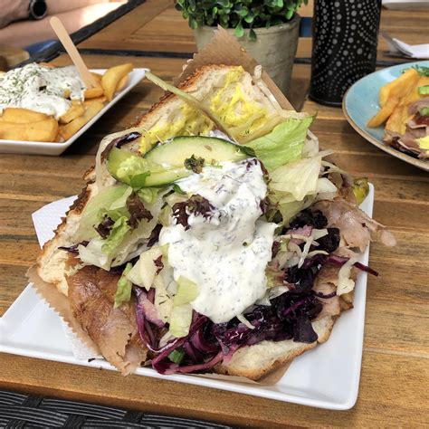 This is the best Döner I have ever eaten. 3 kinds of harmonizing sauces ...