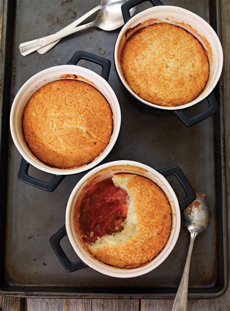 Rhubarb Pudding Cakes | RICARDO