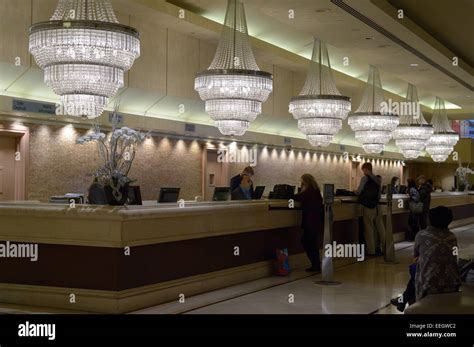 The Hilton Hotel On Union Square San Francisco Ca Stock Photo Alamy