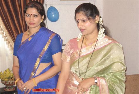 Beautiful Muslim Girls Hot Desi Auntie Cleavage Show