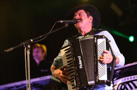 AMARES Concerto De Quim Barreiros Anima A Noite Em Caires O Amarense