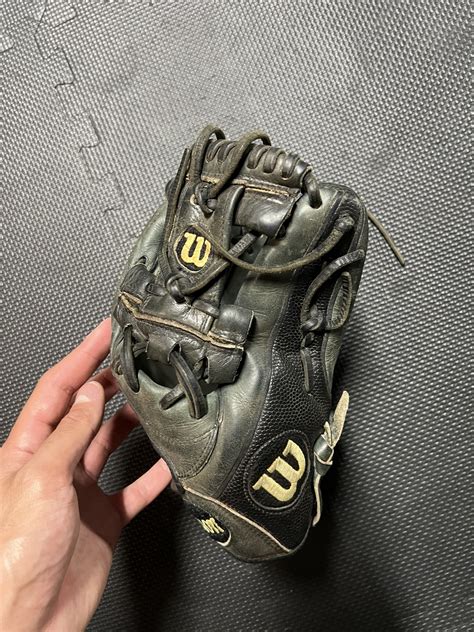 Used Wilson A2000 1787 11 75 Infield Baseball Glove Sidelineswap