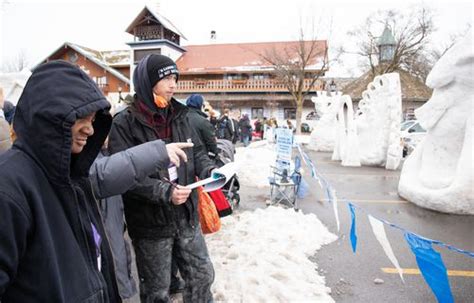 Zehnders Snowfest Draws Large Crowds For Ice Sculpture Contests