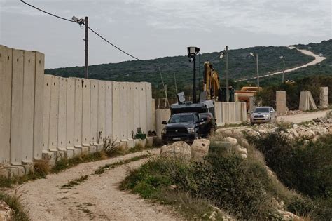 Israel builds disputed wall along border with Lebanon