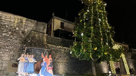 Il Borgo Del Natale Una Festa Di Luci Colori E Tradizione