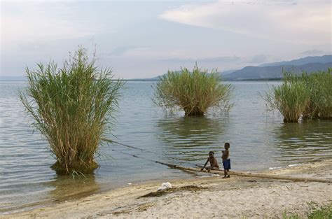 Plage Environs De Mboko Sud Kivu RDC Octobre 2013 Justine