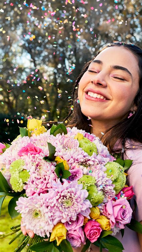 enviaflores.com | ¿En que estaba?🥰🪴 . 🪴Les dejó el código BRILLAR para