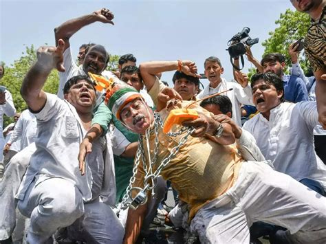 Congress Workers Protest Against Ed Questioning Of Rahul Gandhi