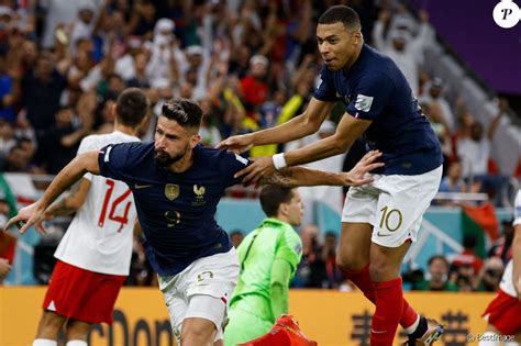 Olivier Giroud Et Kylian Mbappé Joie Des Joueurs Français Lors Du Match Des 18emes De Finale