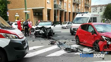 Incidente In Via Gorizia Angolo Corso Orbassano Scontro Fra Due Auto