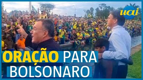 Bolsonaro Faz Oração Com Padre Após Diplomação De Lula Vídeo Dailymotion