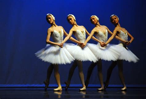 Pas De Quatre Small Swans From Swan Lake Act Ii 四小天鵝 Flickr