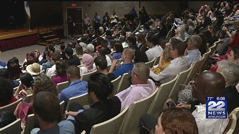 150 People Become American Citizens At Naturalization Ceremony In Springfield Youtube