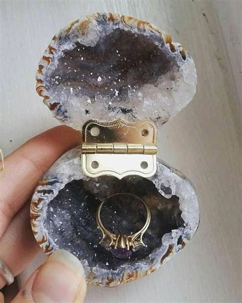 Коробочка для обручального кольца из полудрагоценного камня с золотом ...
