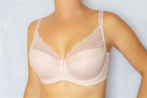 Бюстгальтер Женский Albina L LINGERIE высокая закрытая чашка на косточках размер 75F розовый
