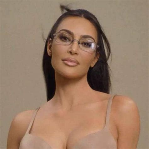 Un Brasier Con Pezones Incluidos La Nueva Creaci N De Kim Kardashian