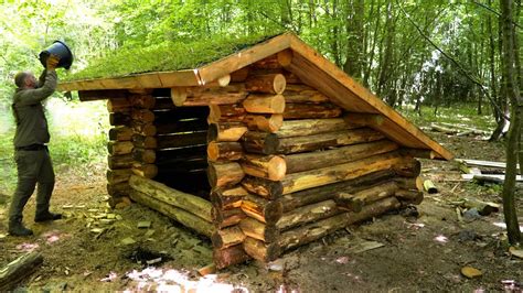 Bushcraft Shelter Building The Live Roof YouTube