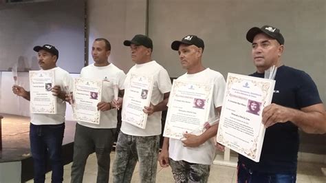 Reconocen Labor De Trabajadores Hidr Ulicos Granmenses Fotos Cmkx