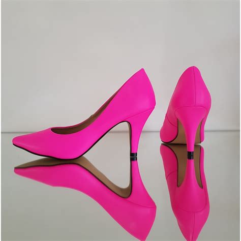 Sapato Sola Vermelha Scarpin Rosa Neon Bico Fino Salto Alto Cm