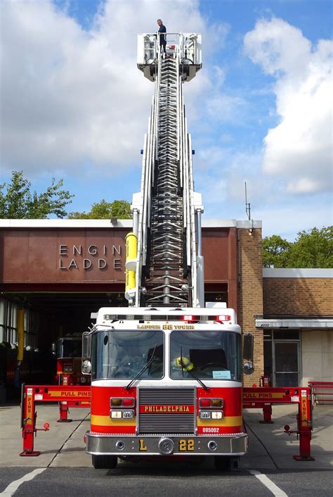 PFD Ladder Tower 22 Philadelphia Fire Department Ladder To Flickr