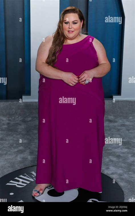 Chrissy Metz Beim Spaziergang Auf Dem Roten Teppich Bei Der Vanity Fair