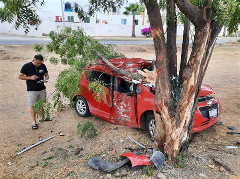 Automovilista choca contra árbol en Culiacán el conductor resultó