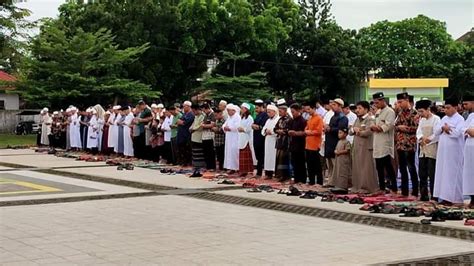 Momen Idul Adha Plt Wali Kota Waris Tholib Ajak Masyarakat Wujudkan